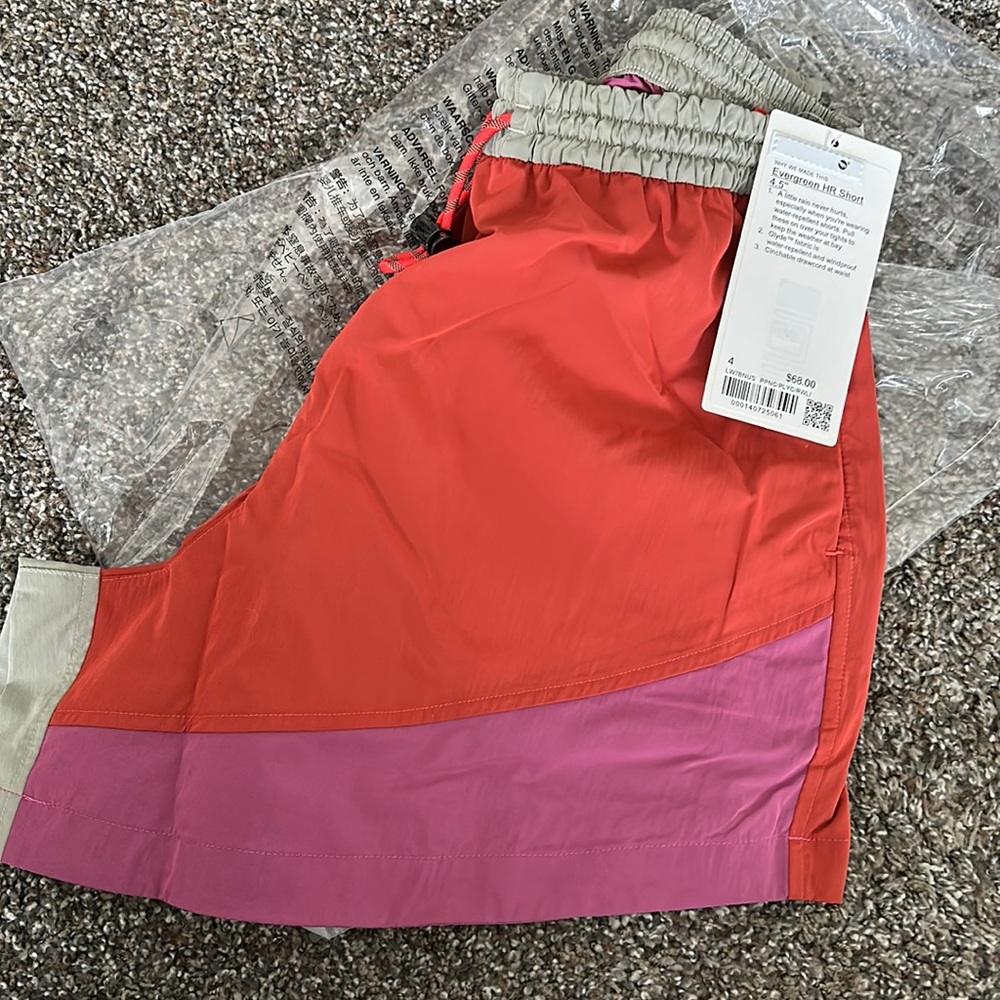 LULULEMON colorblock short